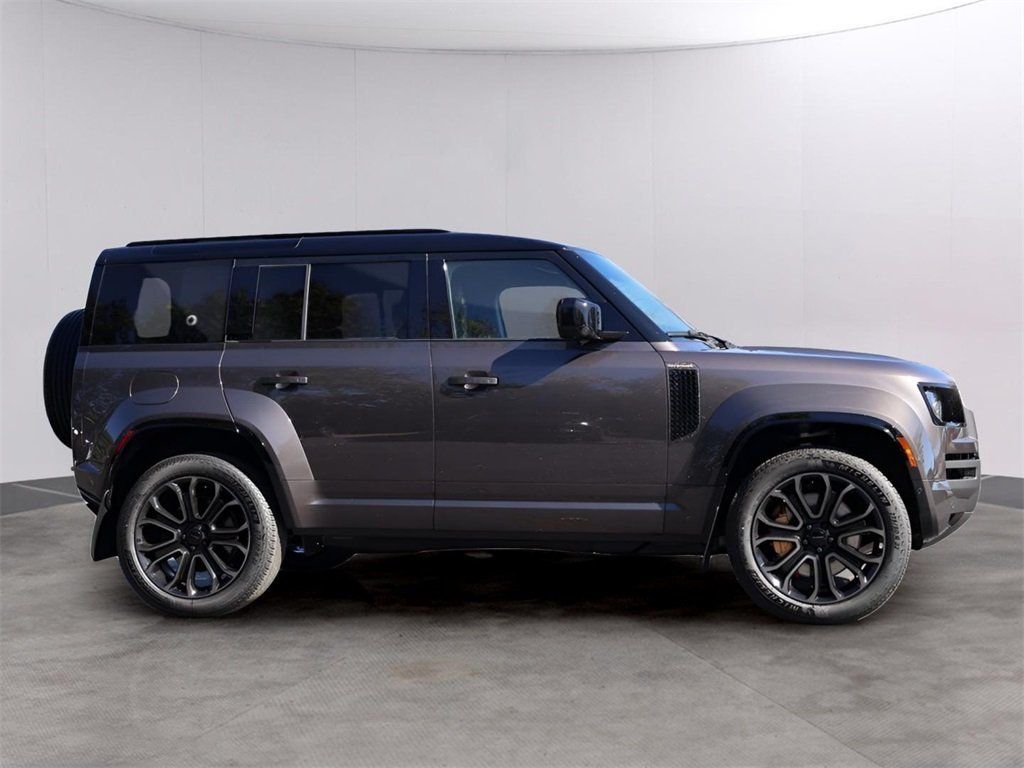 2026 Land Rover Defender 110 V8 photo 4