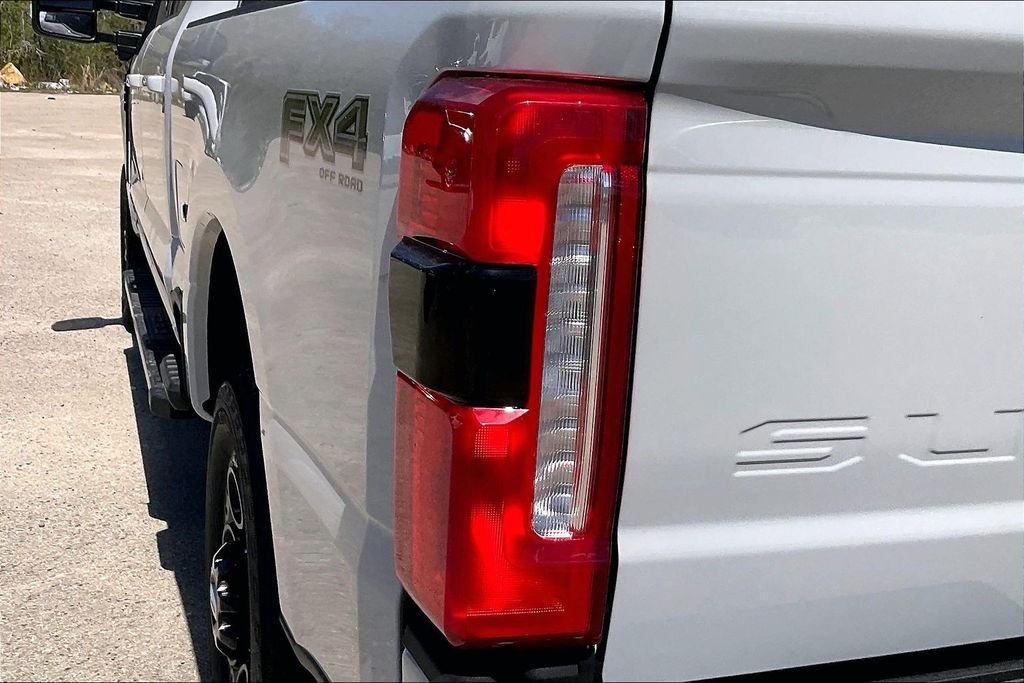 New 2026 Ford Super Duty F-250 Lariat 4D Crew Cab