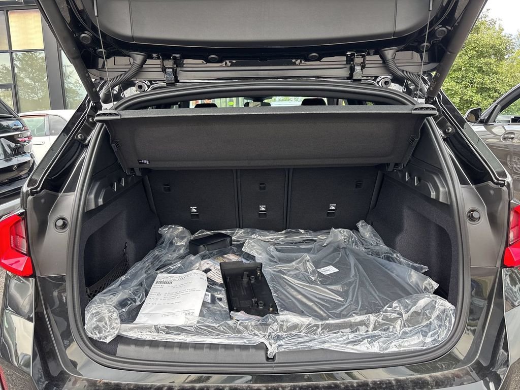 New 2027 Black Sapphire Metallic BMW xDrive28i image 24