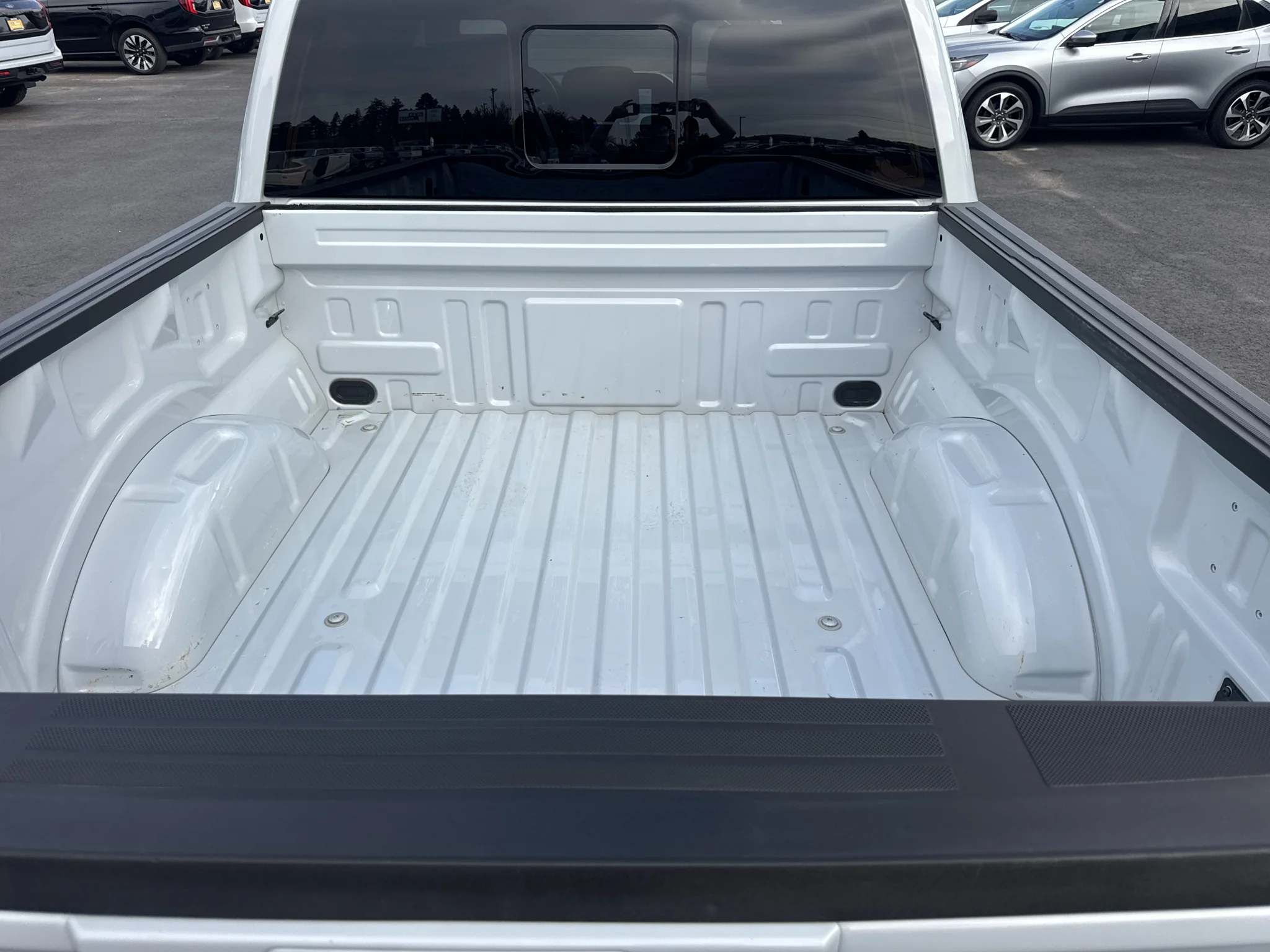Certified Used 2025 Space White Metallic Ford LARIAT image 6