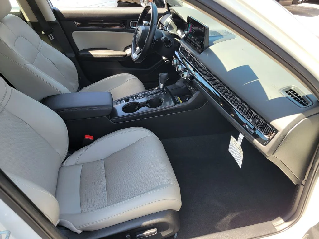 Used 2024 White Honda Touring image 17