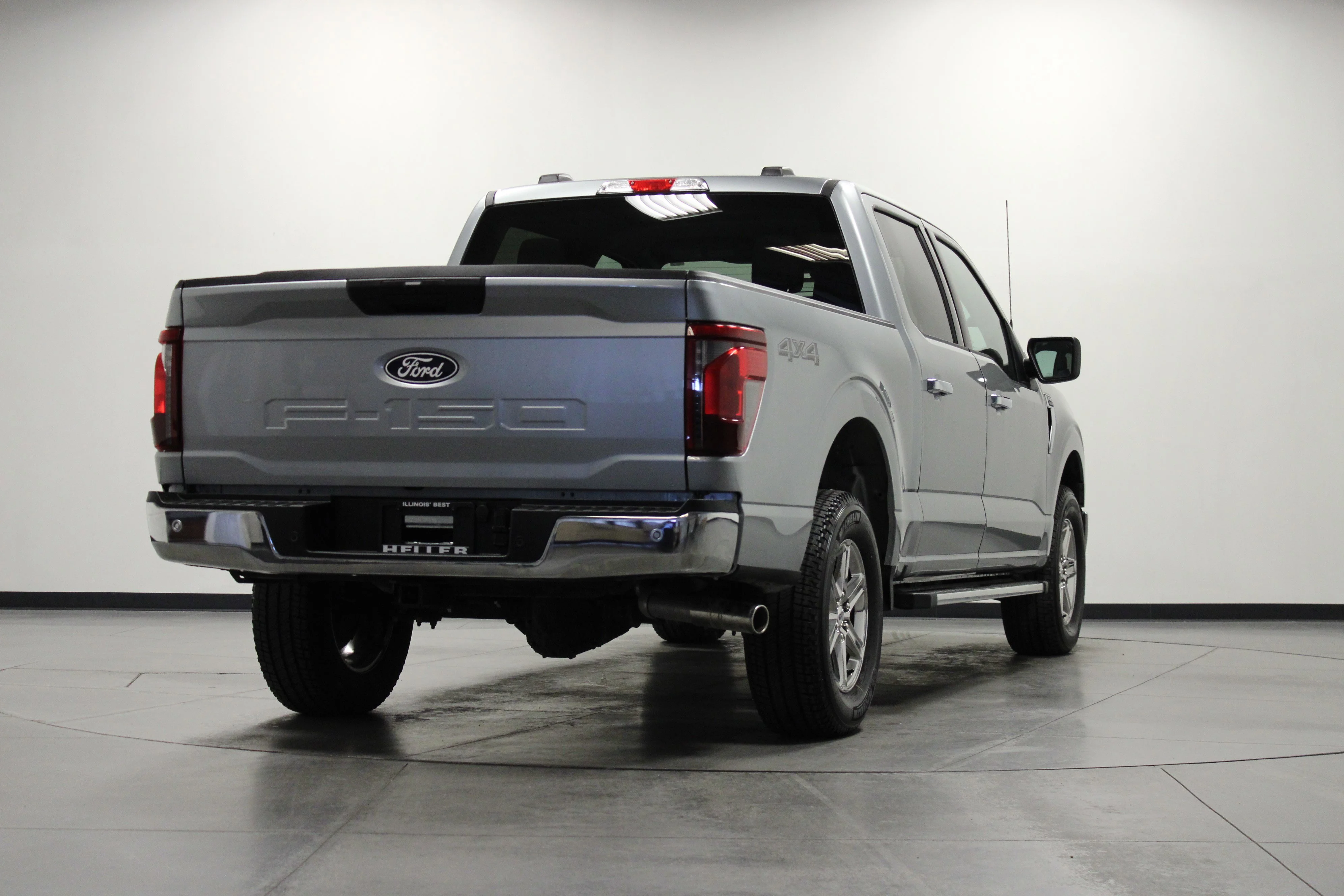 Used 2025 Iconic Silver Metallic Ford XLT image 4