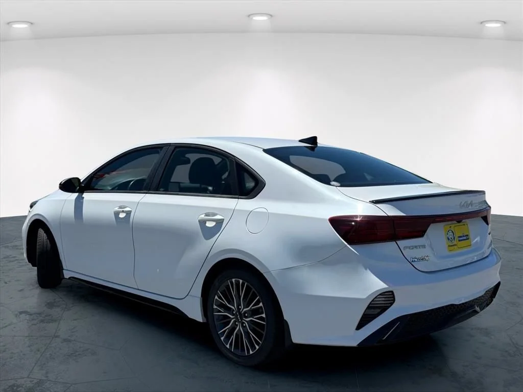 Used 2023 White Kia GT-Line image 5