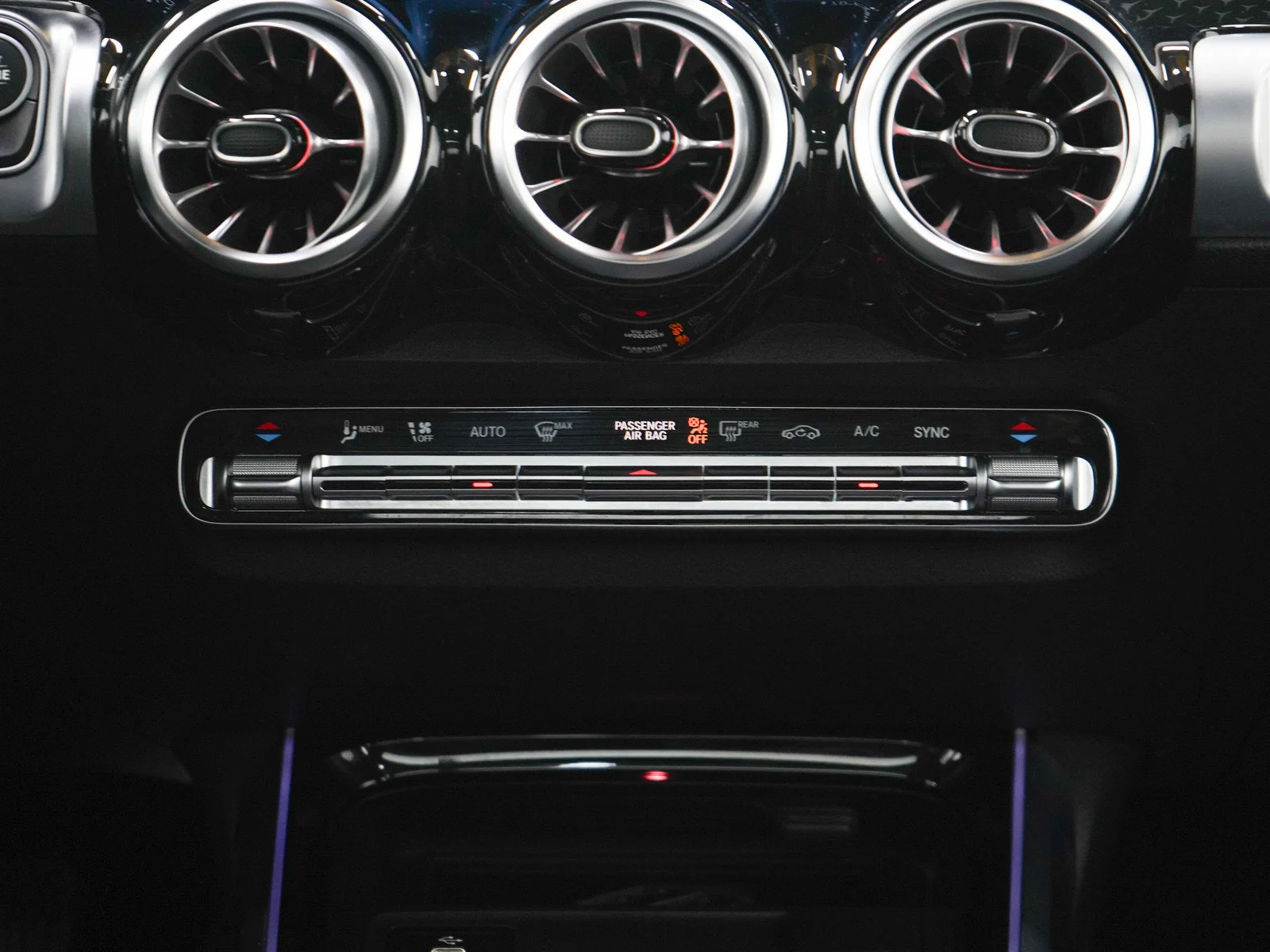 Used 2025 Black Mercedes-Benz GLB 250 image 17