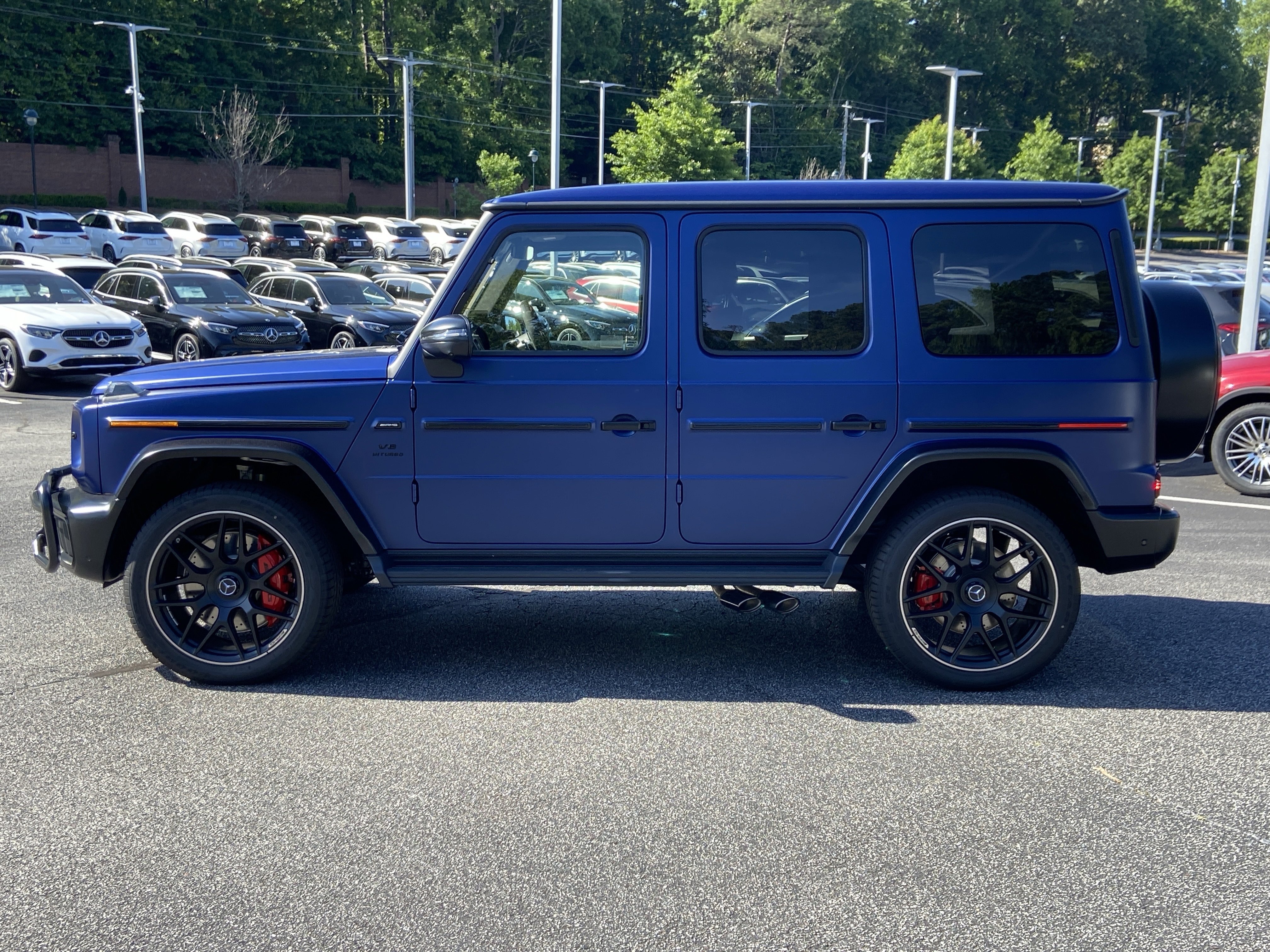New 2026 MANUFAKTUR Exclusive Brilliant Blue Magno Mercedes-Benz AMG® G 63 SUV image 12