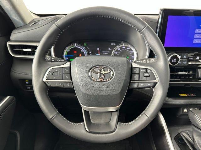 Certified Used 2026 WIND CHILL PEARL Toyota  image 5