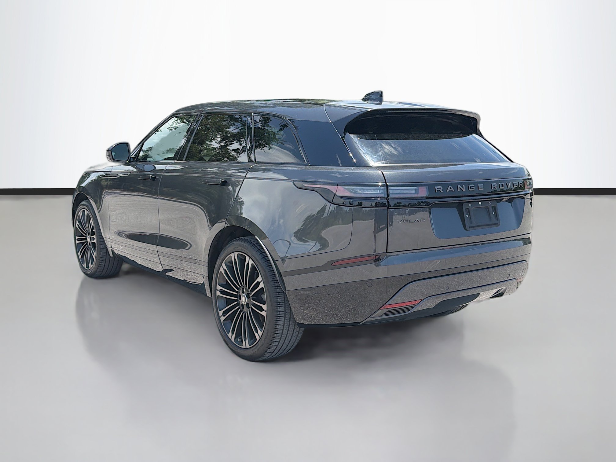 Certified Used 2026 Carpathian Grey Premium Metallic Land Rover Dynamic SE image 3