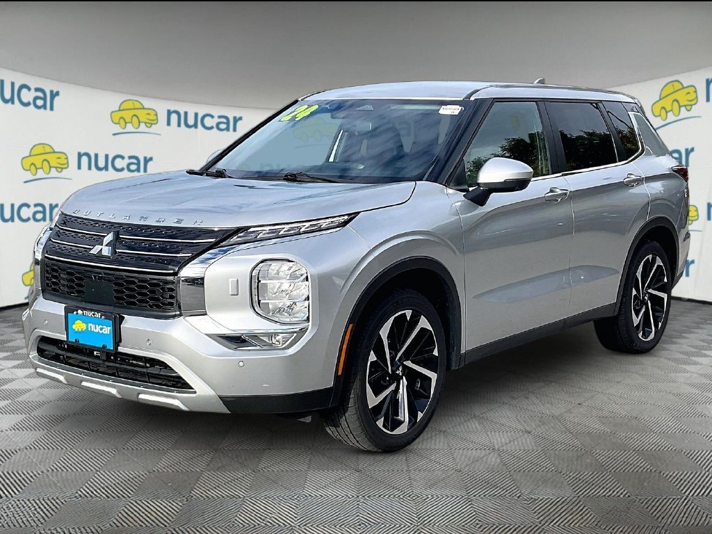 Used 2024 Silver Mitsubishi SE image 3