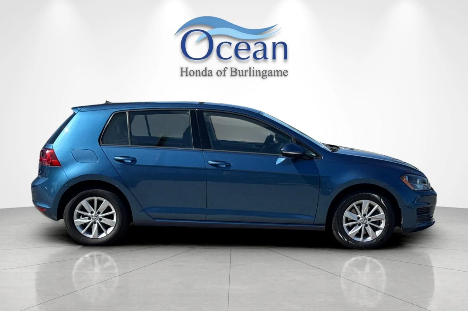 Used 2015 Lapiz Blue Metallic Volkswagen TSI SE 4-Door image 3
