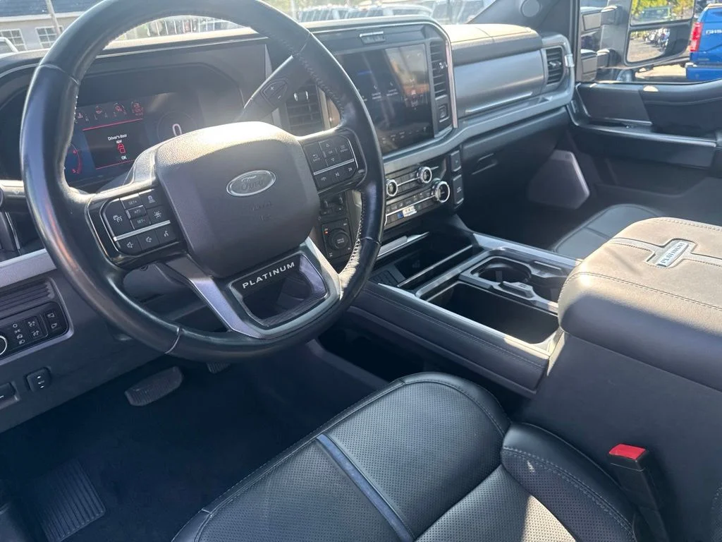 Used 2025 Black Metallic Ford Platinum image 11