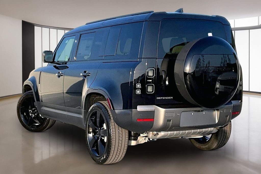 New 2026 SANTORINI BLACK Land Rover S image 3