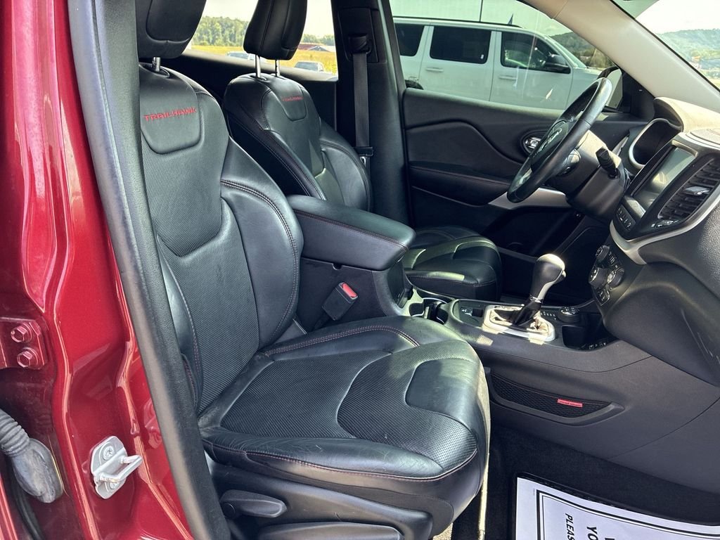 Used 2017 Red Jeep Trailhawk image 24