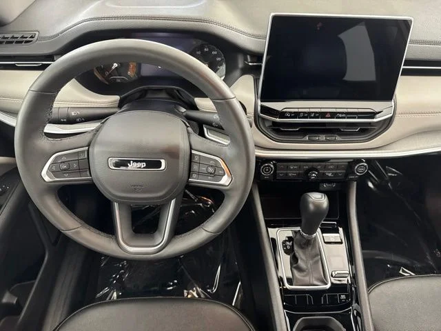 Used 2025 Silver Jeep Limited image 28