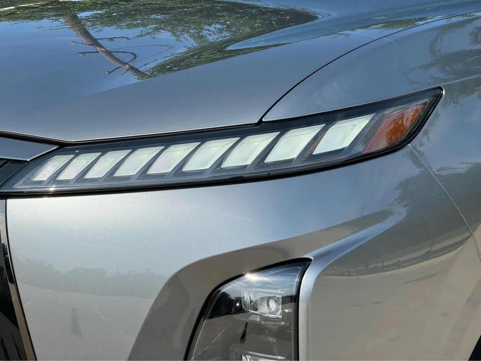 Certified Used 2025 Dynamic Metal/Black Obsidian INFINITI AUTOGRAPH image 9
