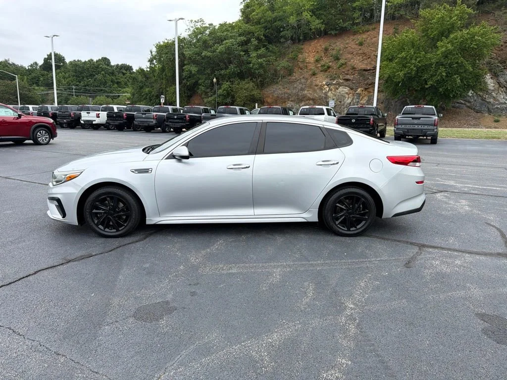 Used 2020 Sparkling Silver Kia LX image 4