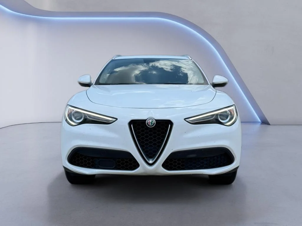 Used 2018 Alfa White Alfa Romeo Base image 9