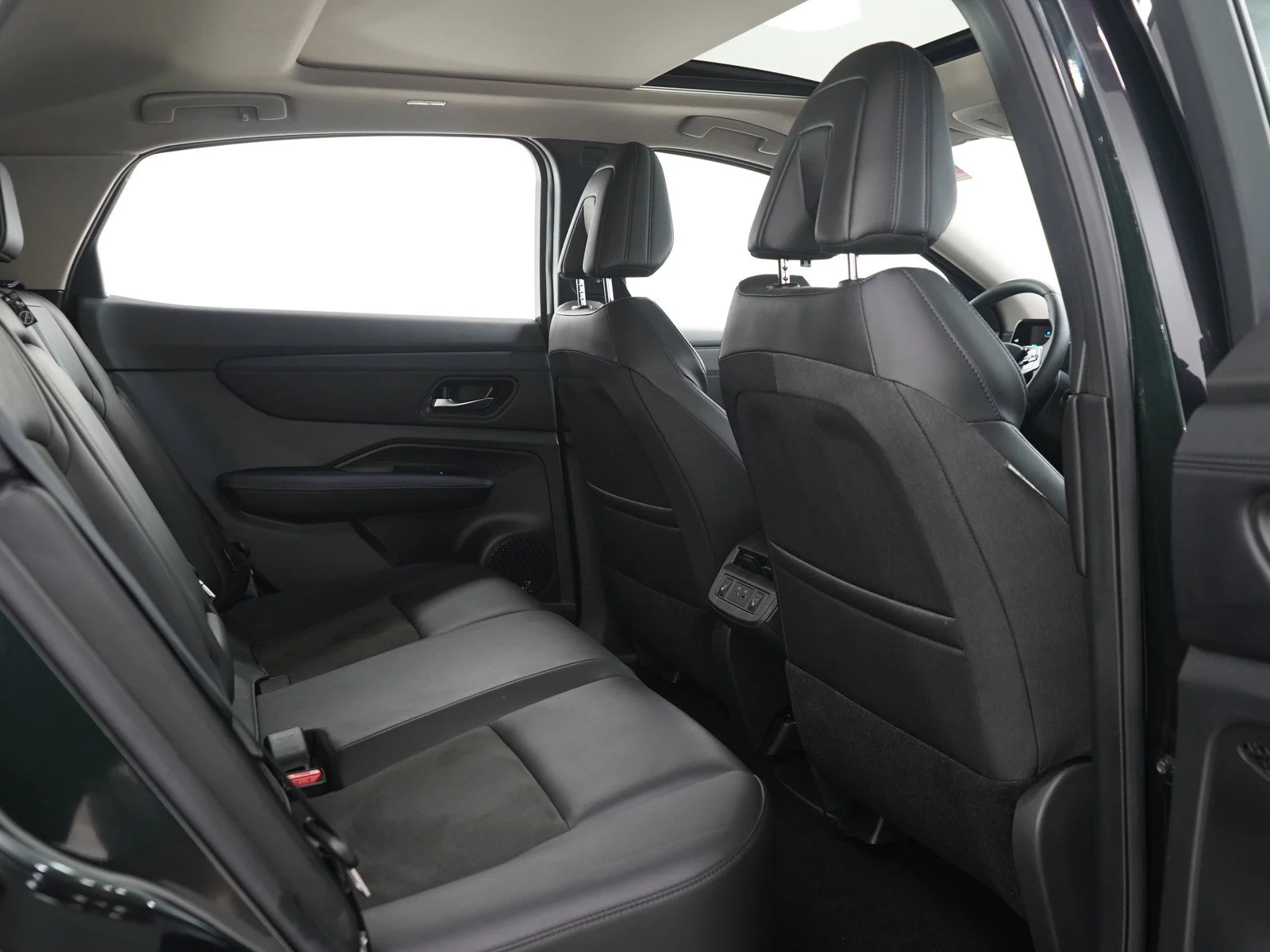 Used 2023 Northern Lights Metallic Nissan PREMIERE image 14