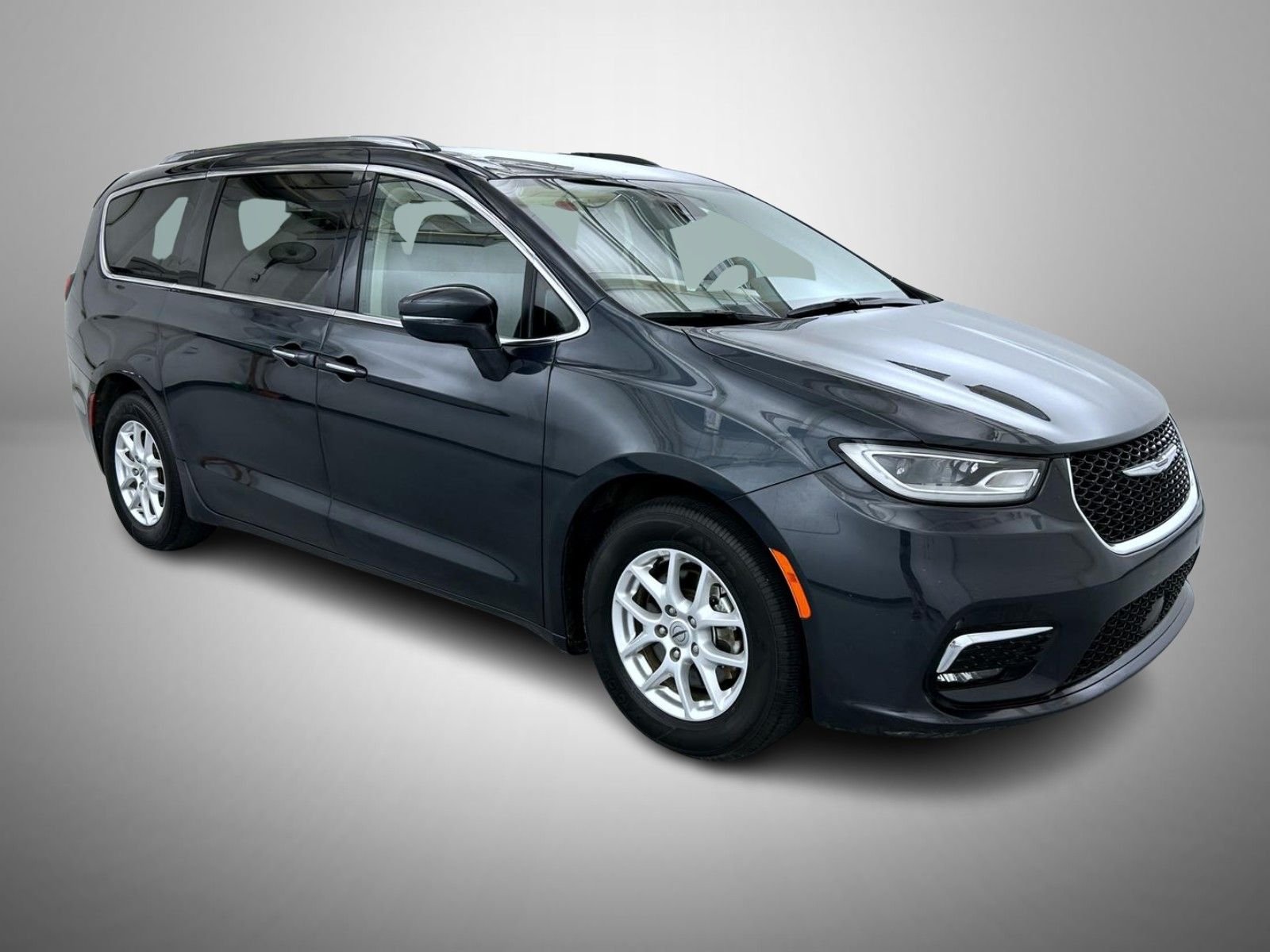 Used 2021 Gray Chrysler Touring L image 3