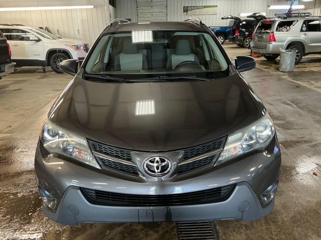 Used 2013 Gray Toyota LE image 8