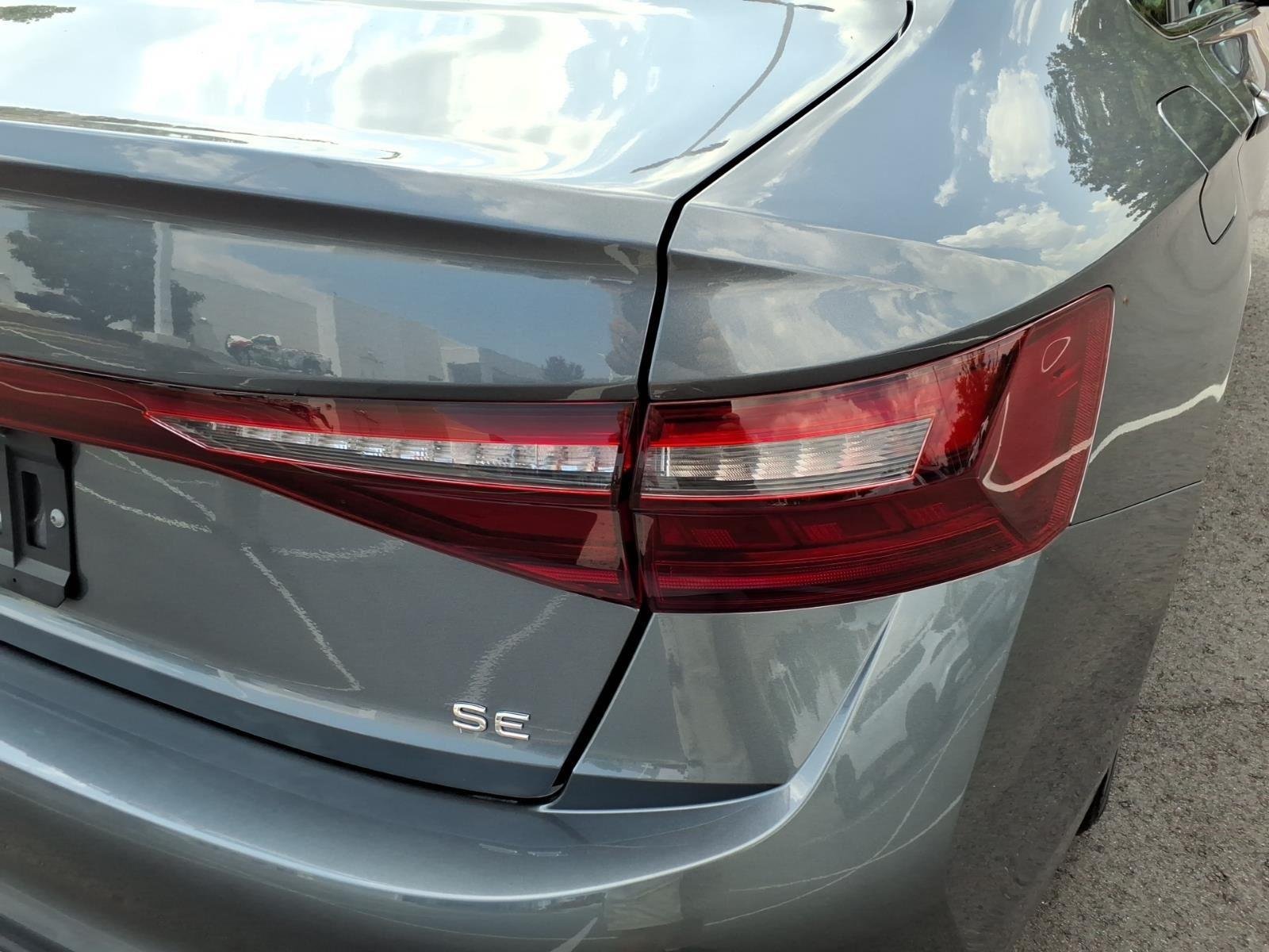 Used 2025  Volkswagen SE image 18