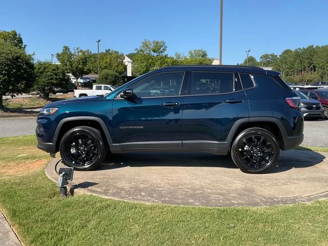 New 2026 Fathom Blue Pearl Coat Jeep Latitude image 4