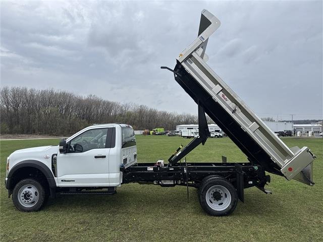 New 2026 Oxford White Ford F-550® XL image 30