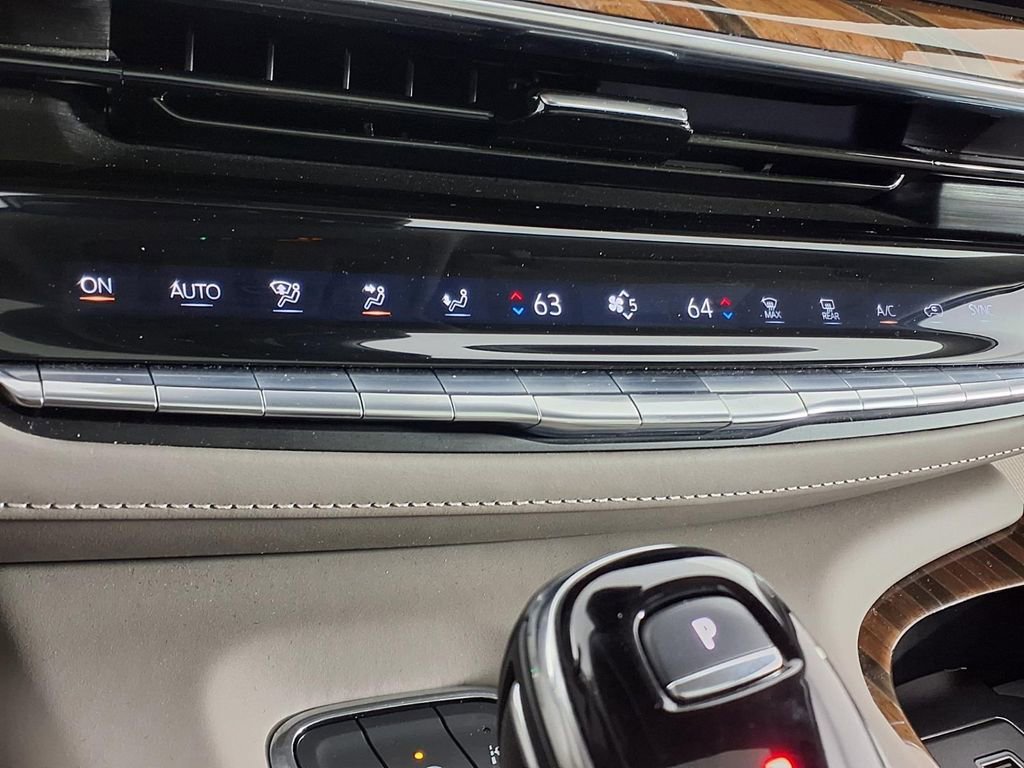 Used 2022 Crystal White Tricoat Cadillac Premium Luxury Platinum image 22
