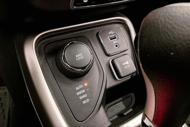 Used 2018 Olive Green Pearlcoat Jeep Sport image 34