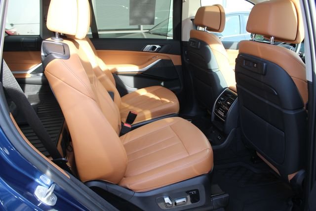 Used 2022 Blue BMW xDrive40i image 36