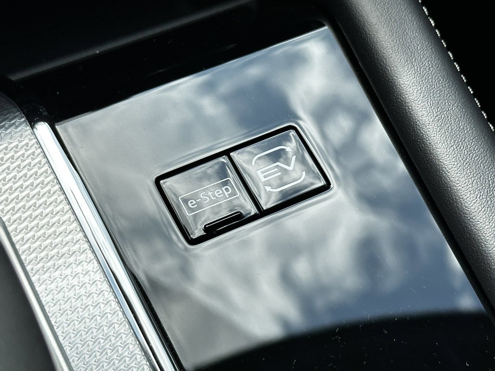 New 2026 Gray Nissan Platinum image 33