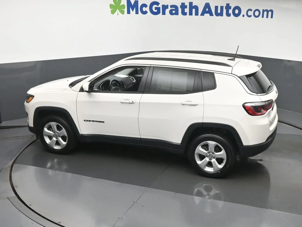Used 2020 White Jeep Latitude image 23