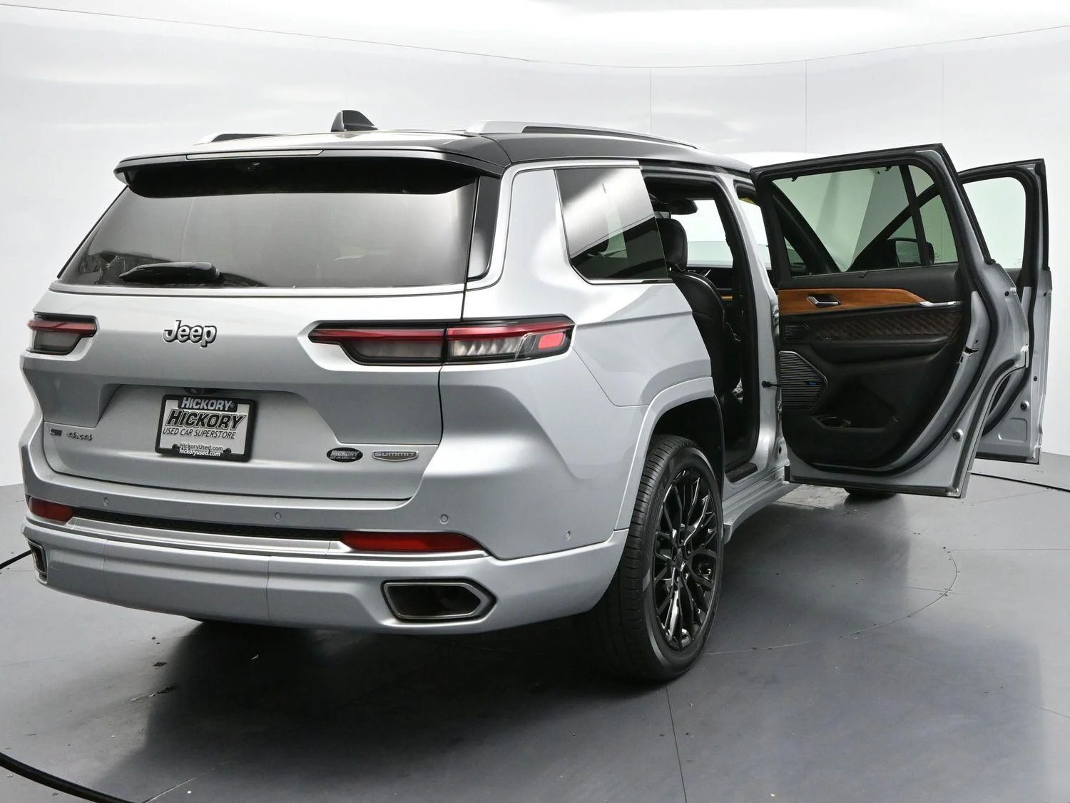 Used 2023 Silver Zynith Jeep Summit Reserve image 40