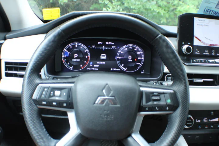 Used 2024 White Mitsubishi SEL image 8