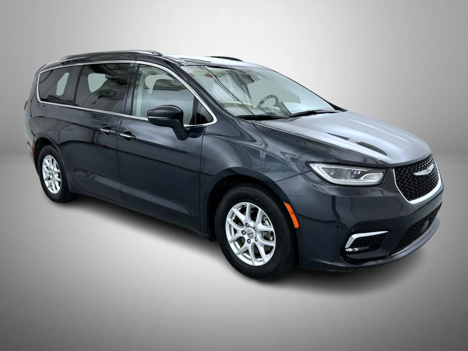Used 2021 Gray Chrysler Touring L image 3