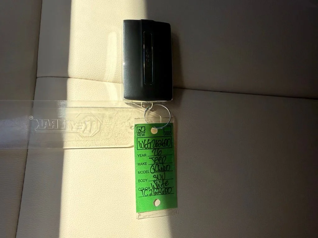 New 2026 Bright White Clear-Coat Exterior Paint Jeep Limited image 40