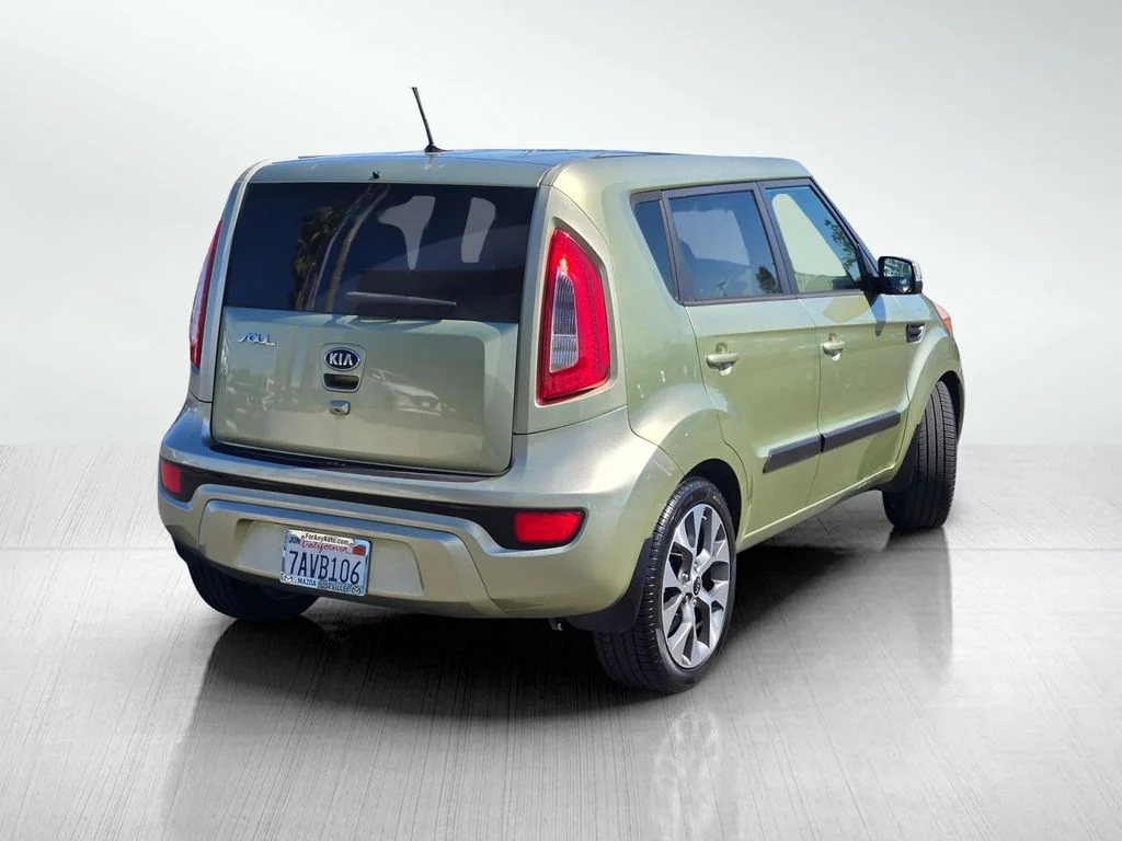 Used 2013 Green Kia Exclaim image 4