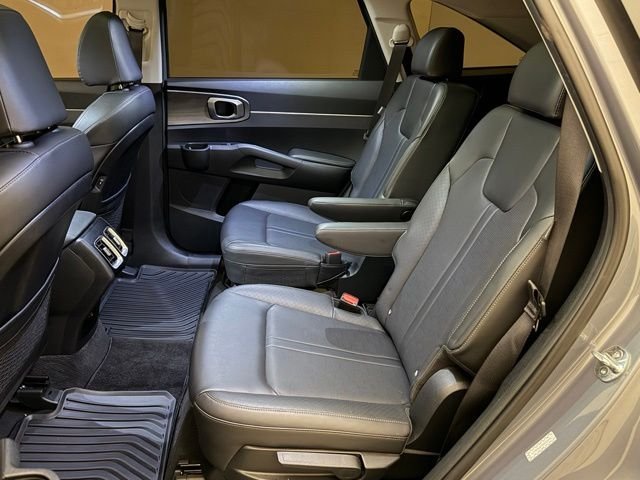 Used 2025 Everlasting Silver Kia X-Line EX image 22