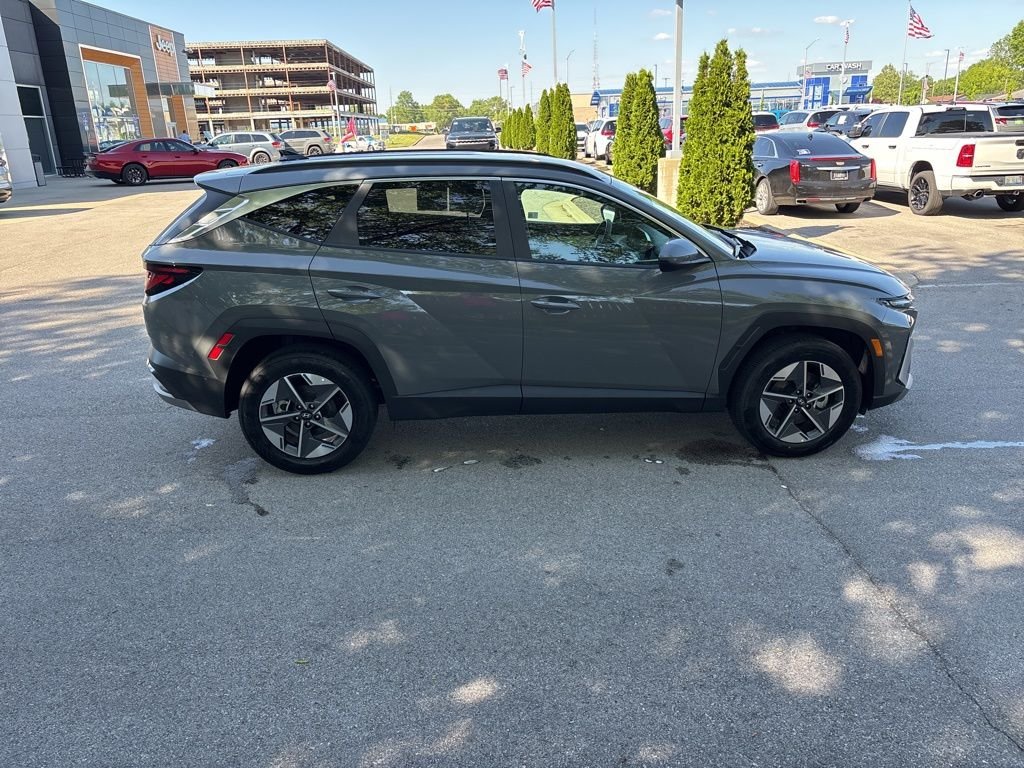 Used 2025 Gray Hyundai SEL image 6