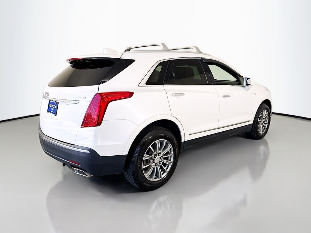 Used 2018 Crystal White Tricoat Cadillac Luxury AWD image 12
