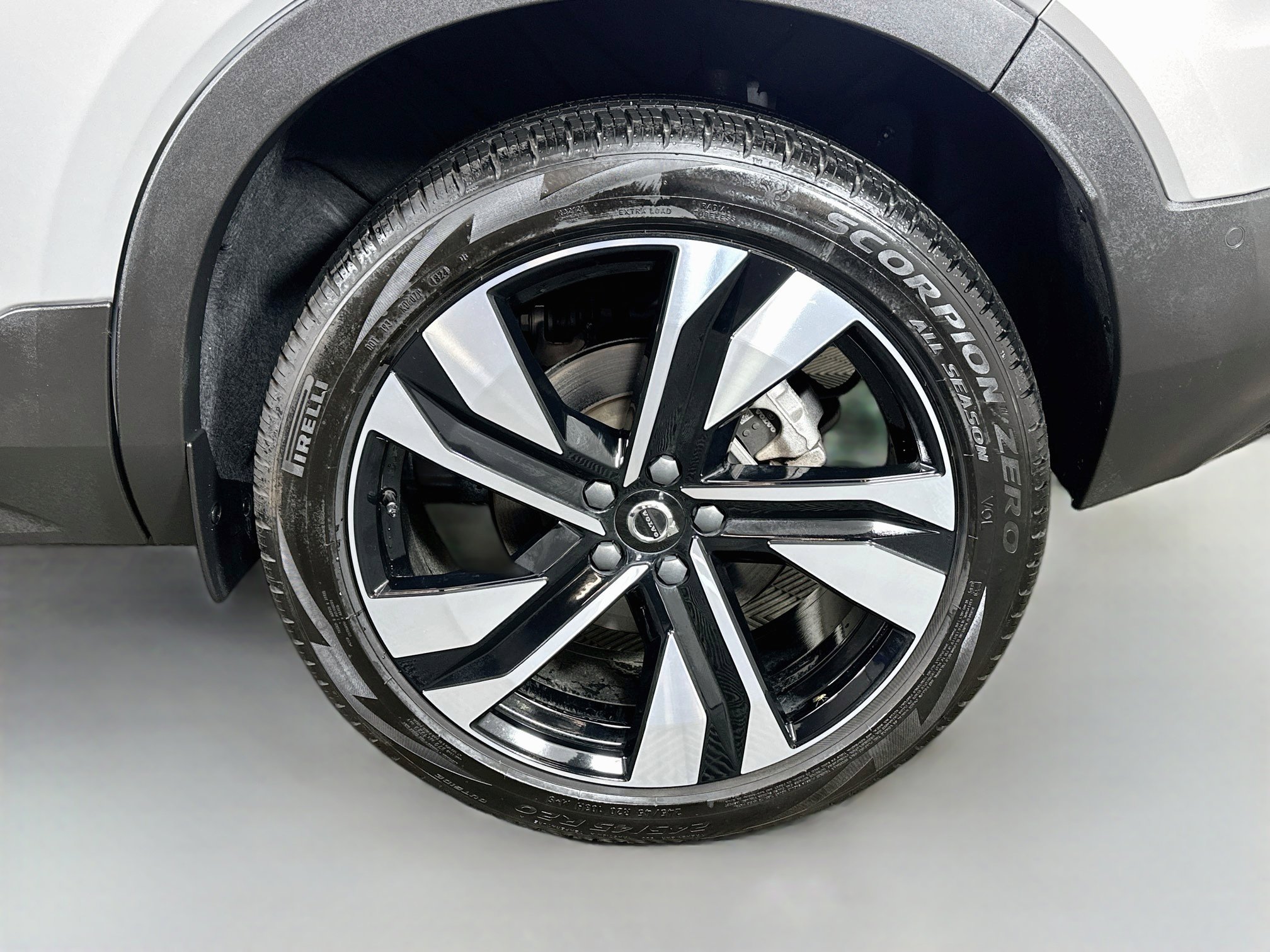 2025 Volvo XC40 Plus - Photo 30