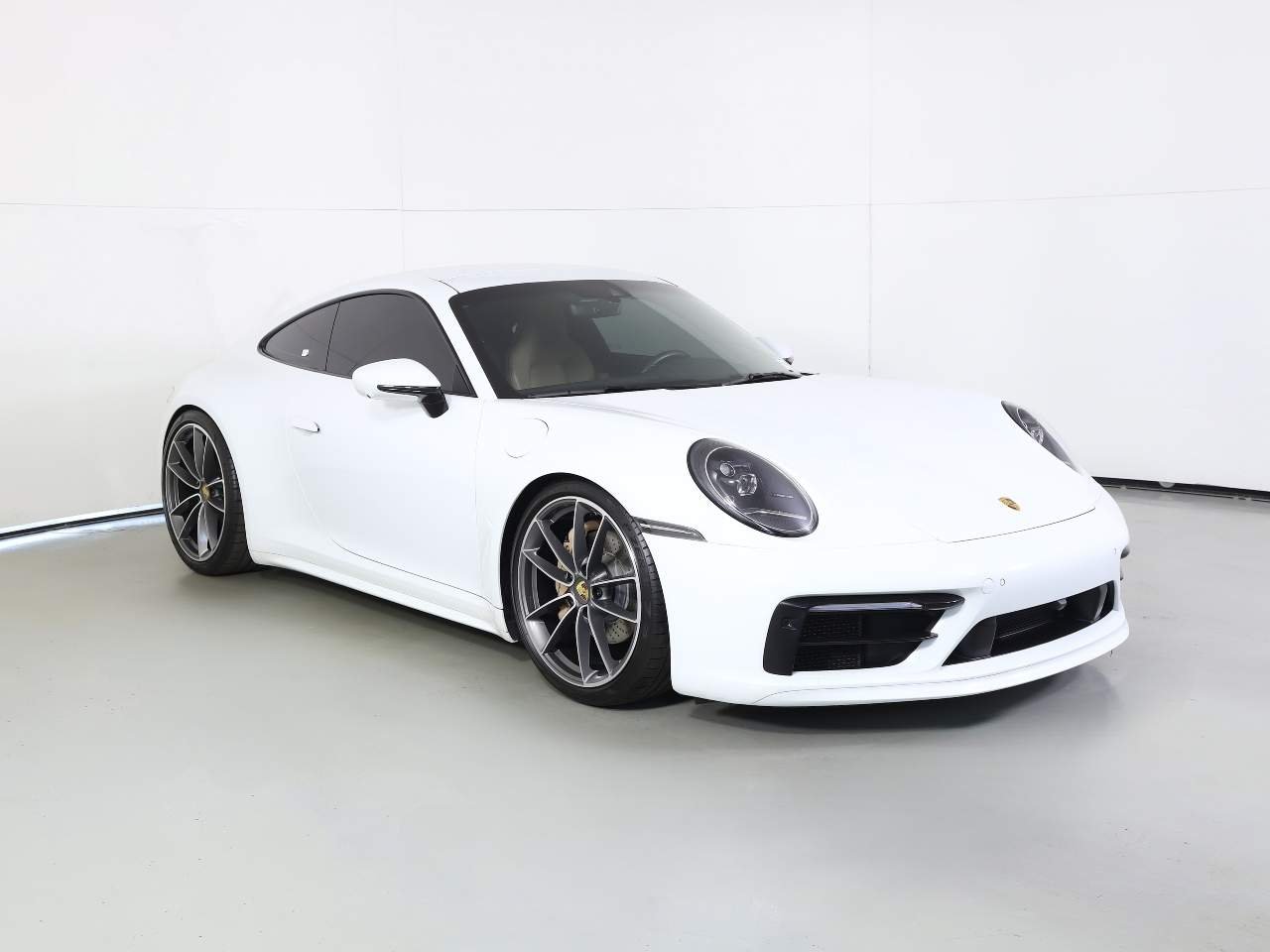 Used 2022 White Porsche Carrera image 9