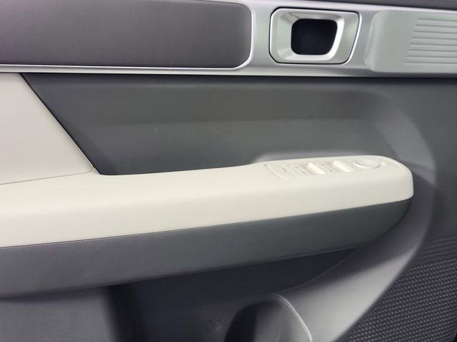 New 2026 White Hyundai SE image 10