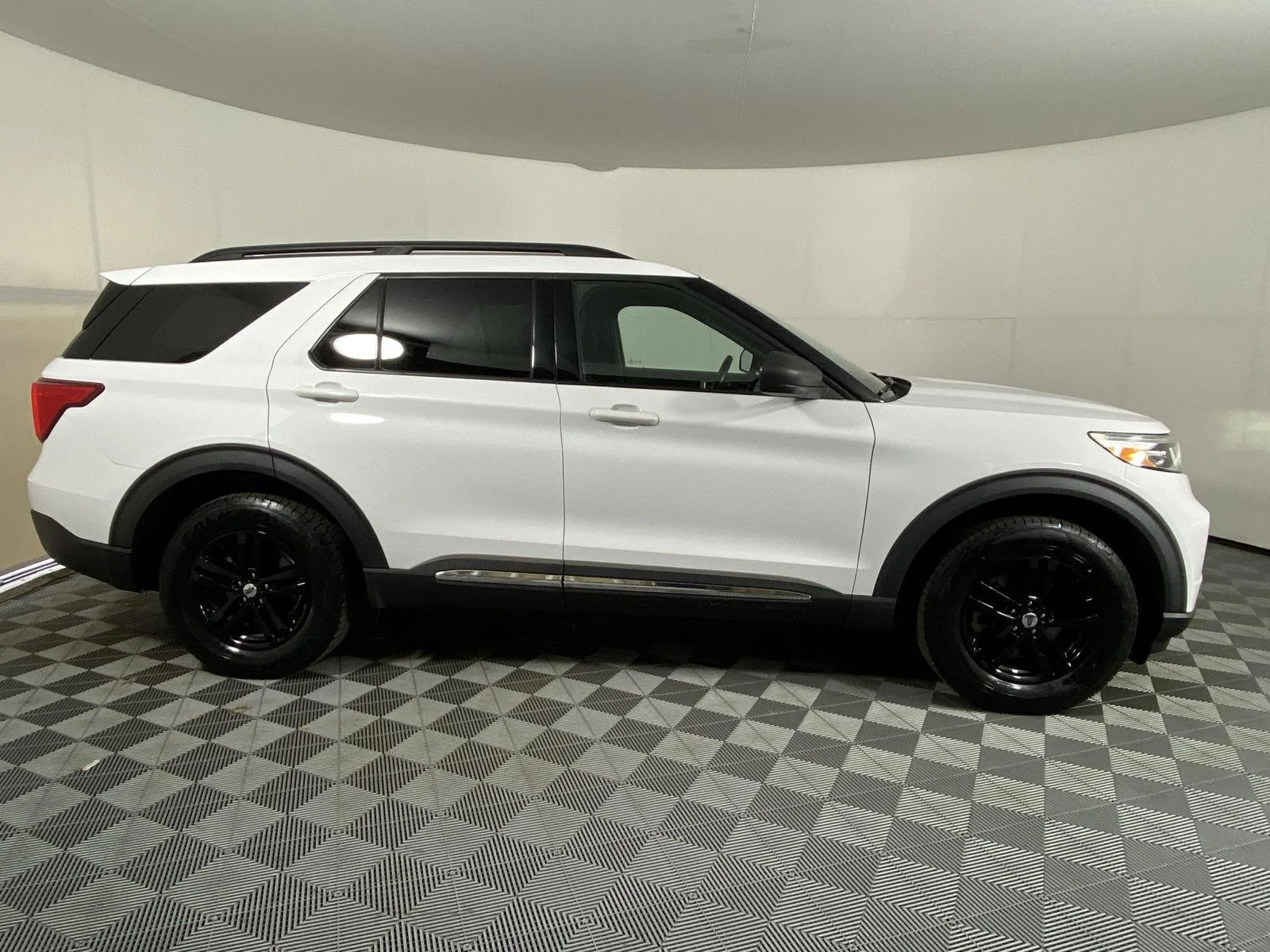Used 2020 Oxford White Ford XLT image 3
