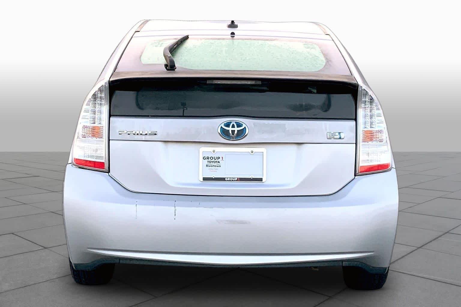 Used 2010 Classic Silver Metallic Toyota III image 4