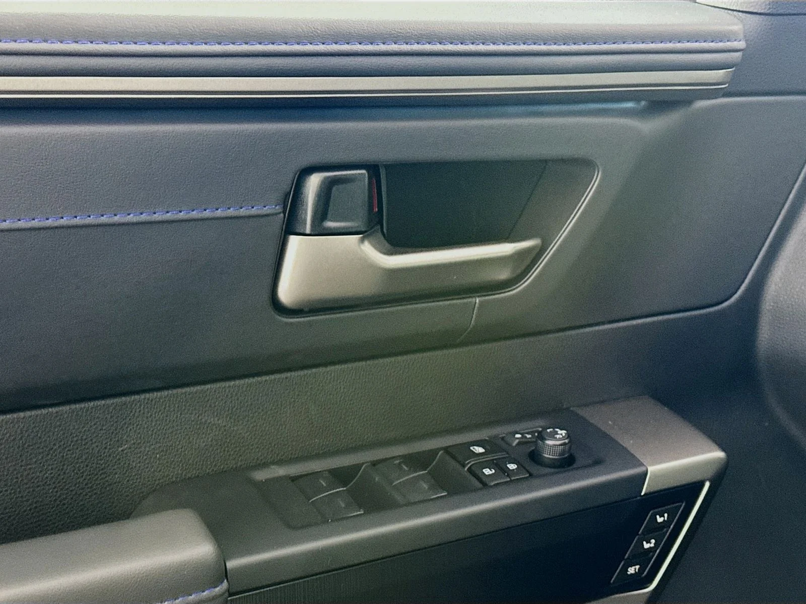 New 2026 Magnetic Gray Metallic Toyota  Platinum image 10