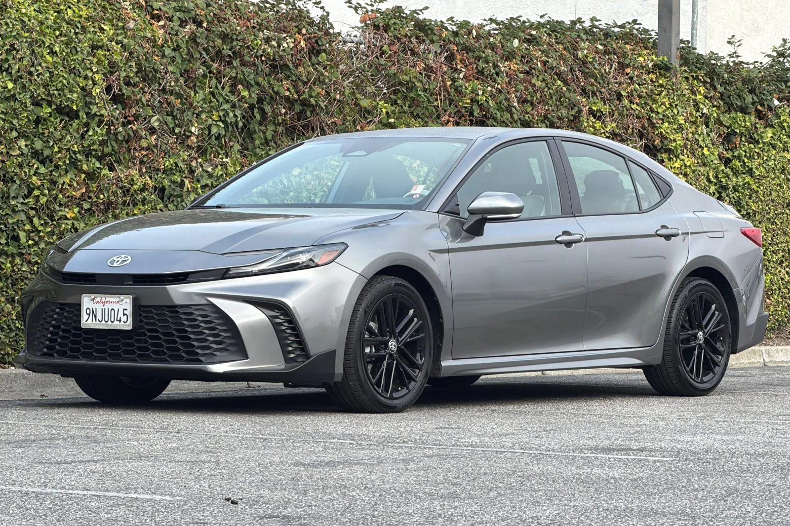 Used 2025  Toyota SE image 9