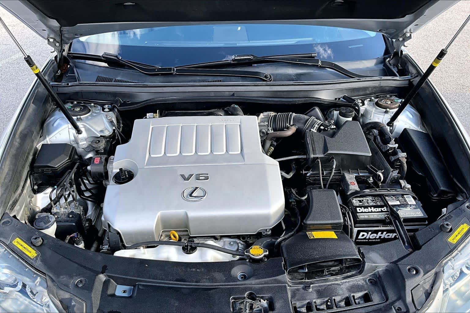 Used 2014 Silver Lining Metallic Lexus  image 32