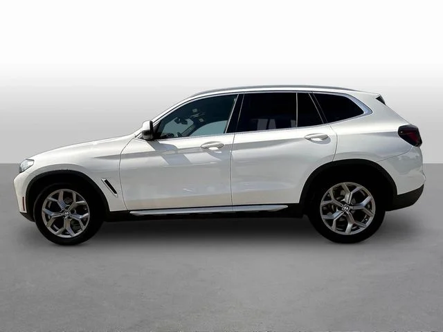 Used 2022 White BMW sDrive30i image 4