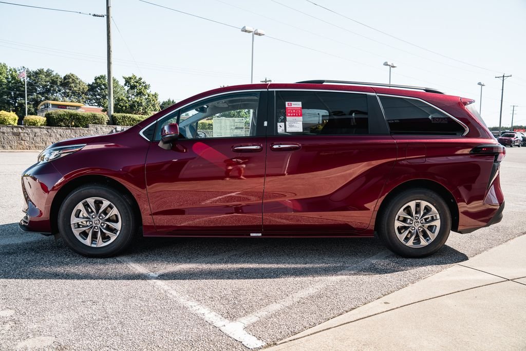 New 2026 Ruby Flare Pearl Toyota XLE image 4
