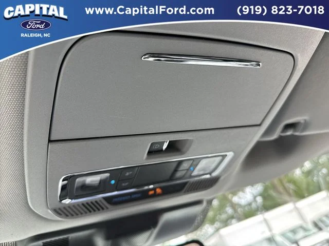 Used 2022 White Ford Lariat image 32